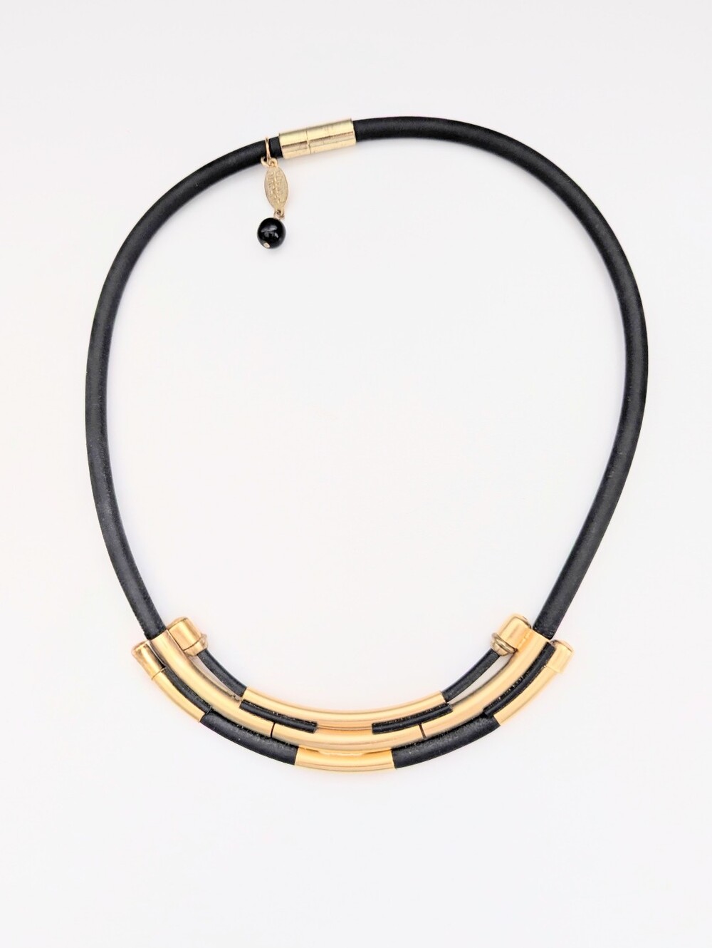🇨🇦 NWOT Black Rubber Necklet Necklace w/Multi-Layer Gold-Tone Bar Accents